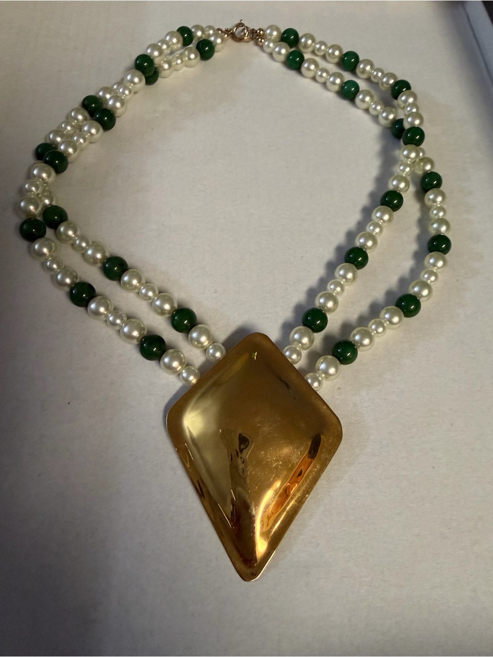 Carlton Ridge for Sutton Hoo Signed alternating Gold and Green Pearl Necklace - Picture 7 of 11